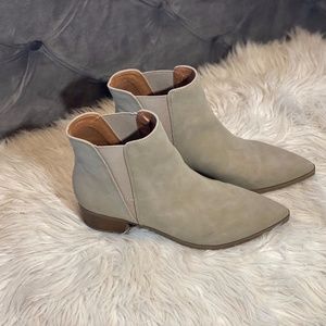 Tan Ankle Boots (NEW)